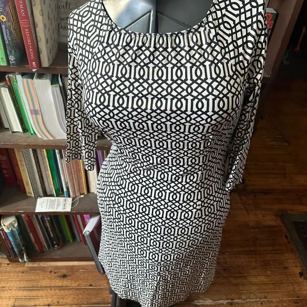 J McLaughlin black & white artsy Parisian stretchy pencil dress
